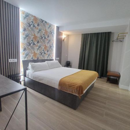 Hostal Fronton Алькобендас Екстер'єр фото